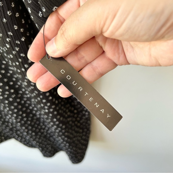 Courtenay women’s linen blend short sleeved button down blouse - Picture 4 of 8